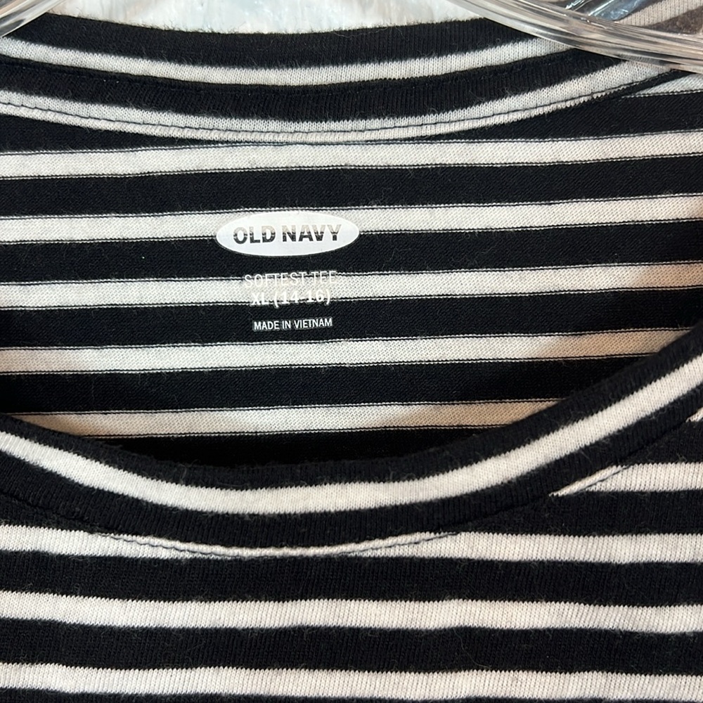 Girls Old Navy Black and White Striped Tee - Picture 2 of 4
